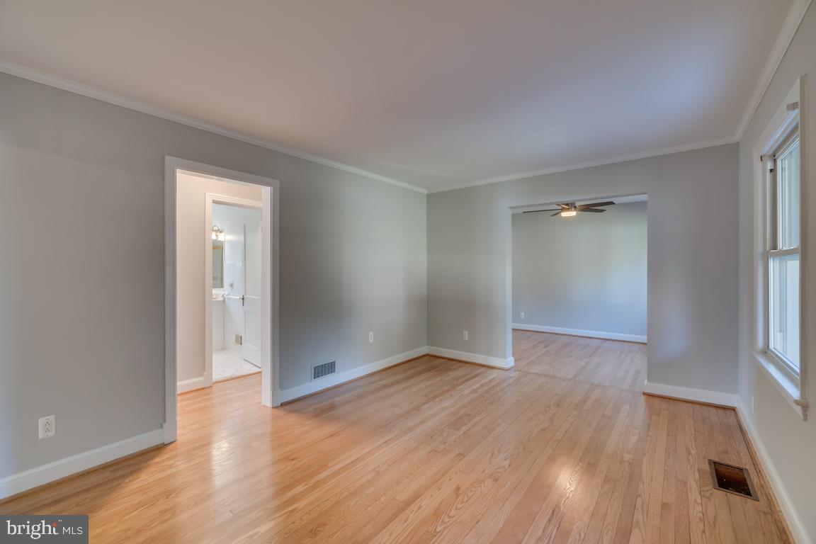 10113 Greenock Road Silver Spring, MD 20901 - Photo 3 of 29