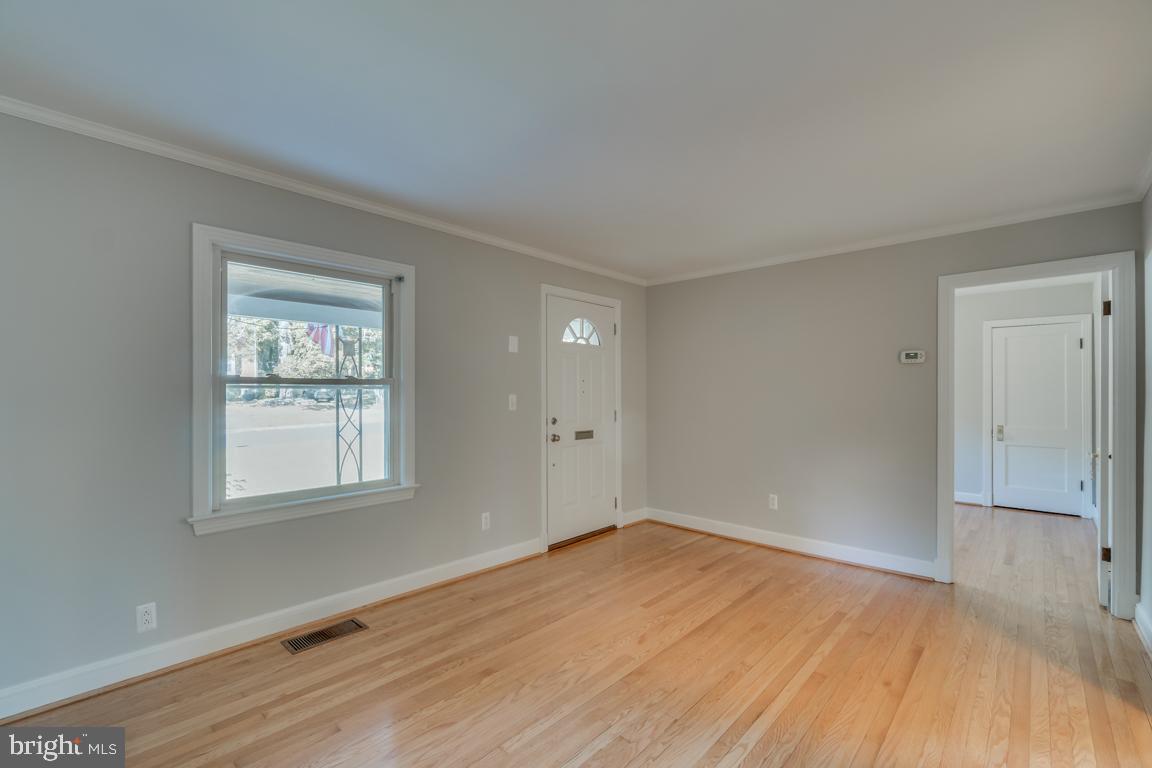 10113 Greenock Road Silver Spring, MD 20901 - Photo 4 of 29