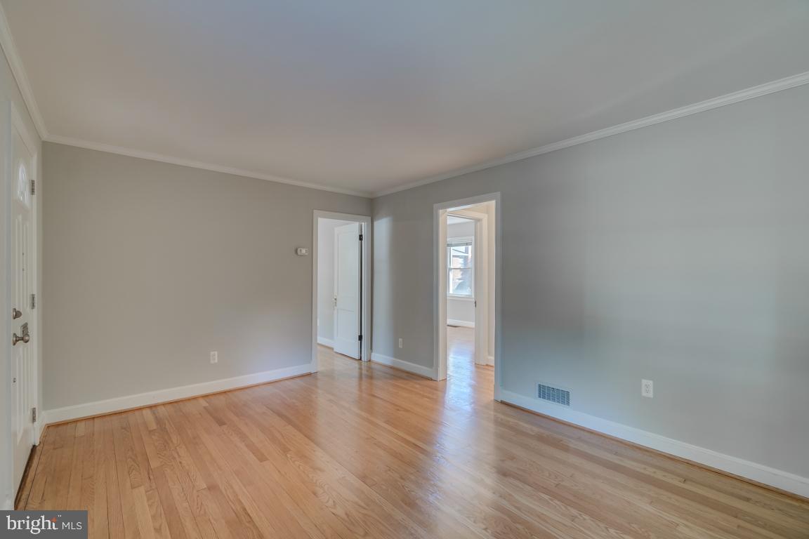 10113 Greenock Road Silver Spring, MD 20901 - Photo 6 of 29