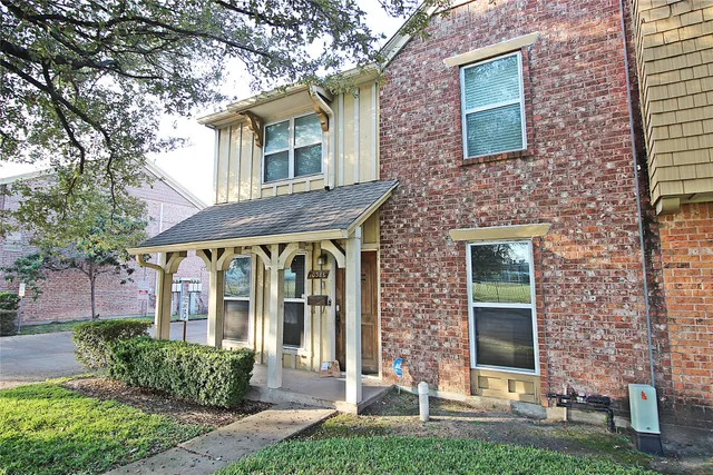 $1,950 | 10386 Hammerly Boulevard, Unit 32, Houston, TX 77043