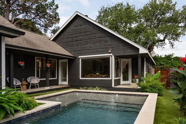 a view of a house with porch and sitting area