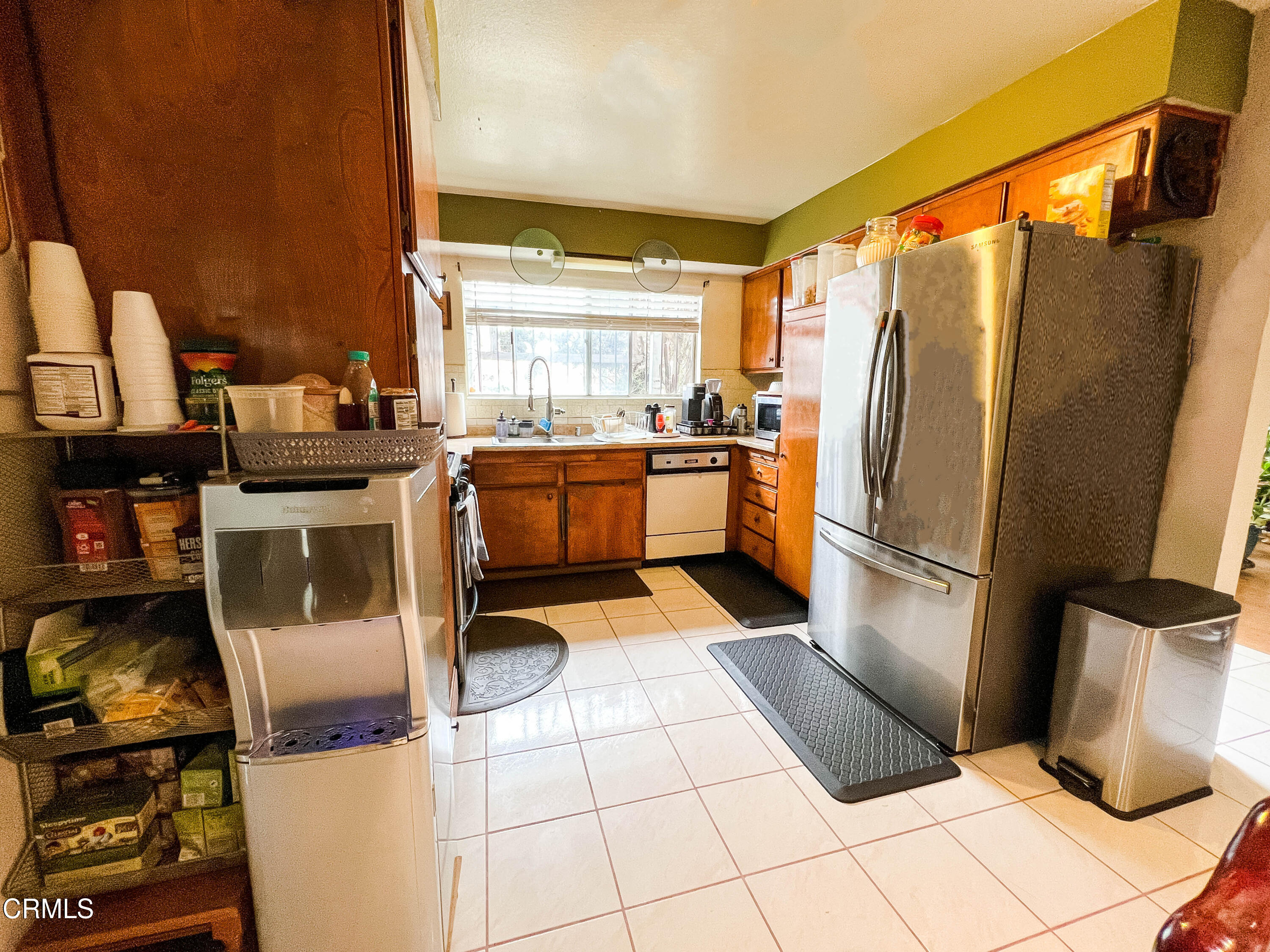 5001 Ivan Drive Oxnard, CA 93033 - Photo 4 of 16 a kitchen with stainless steel appliances granite countertop a refrigerator and a stove