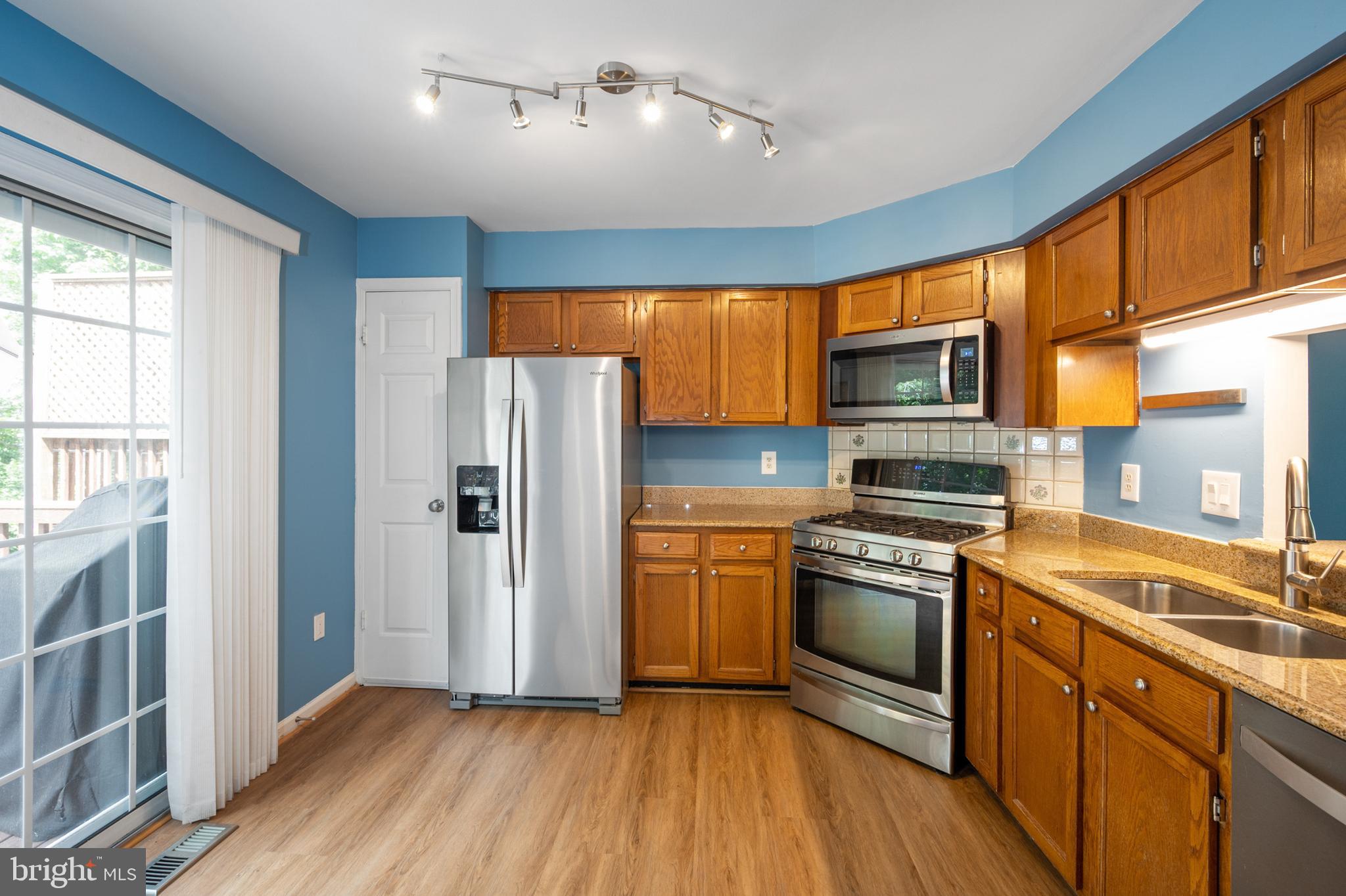 14676 Basingstoke Loop Centreville, VA 20120 - Photo 11 of 39 KITCHEN 4