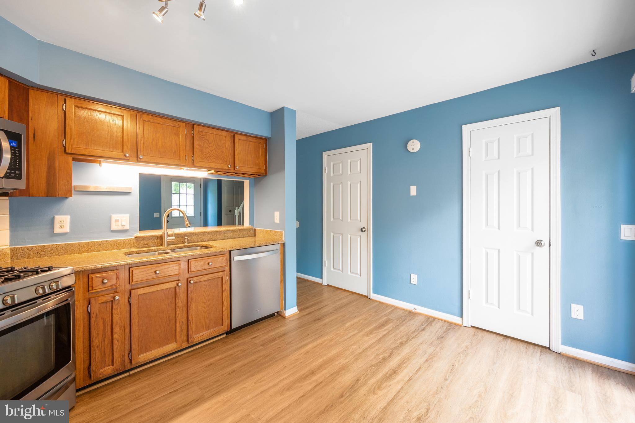 14676 Basingstoke Loop Centreville, VA 20120 - Photo 12 of 39 KITCHEN 5