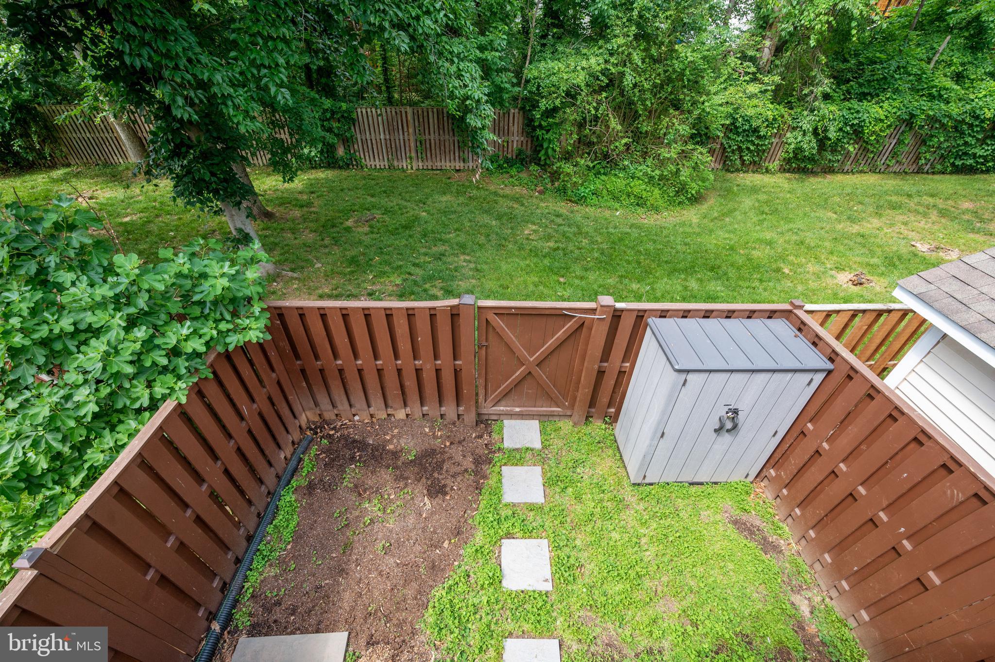 14676 Basingstoke Loop Centreville, VA 20120 - Photo 17 of 39 YARD FROM DECK