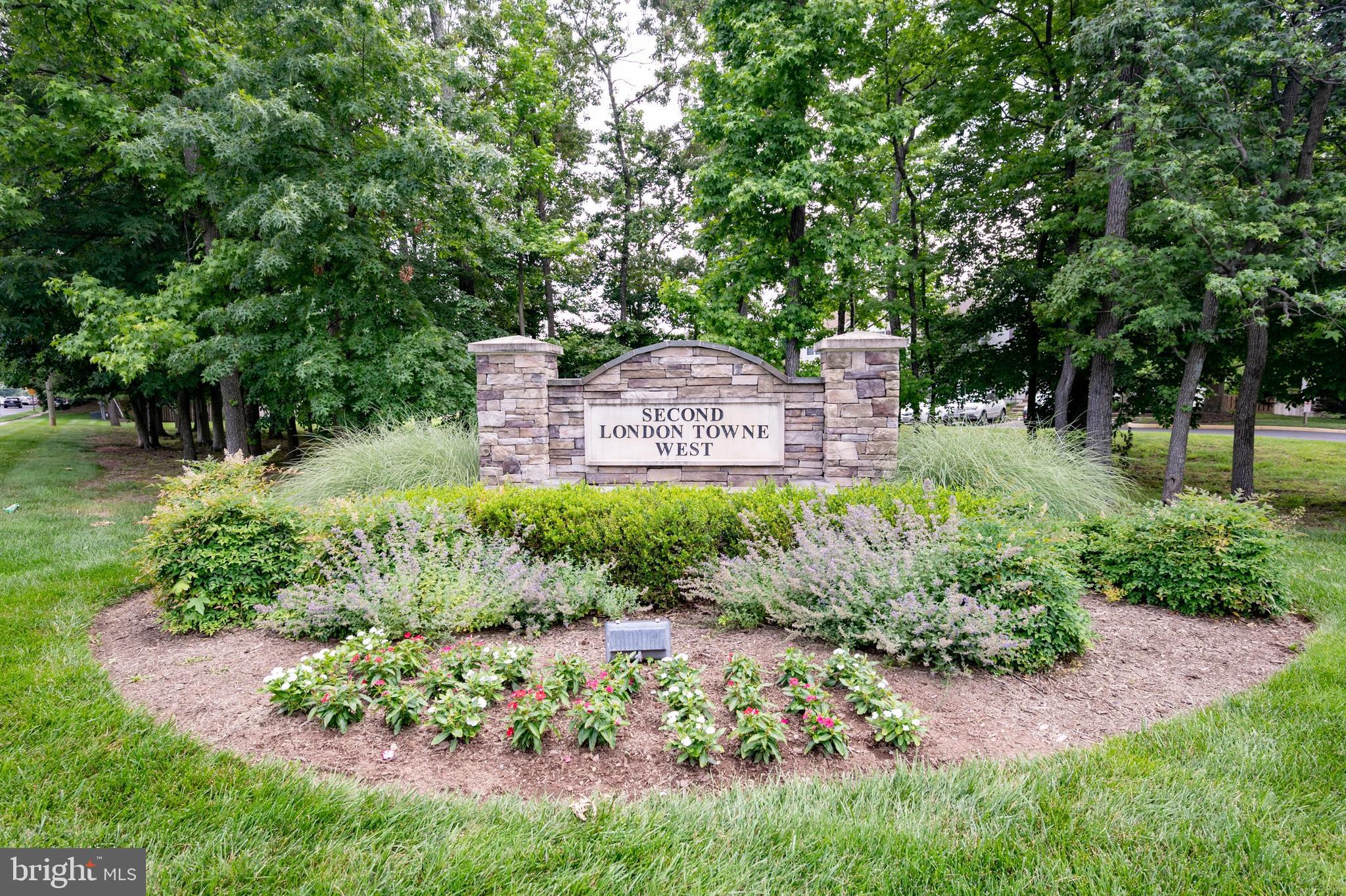 14676 Basingstoke Loop Centreville, VA 20120 - Photo 2 of 39 COMMUNITY ENTRANCE MARQUE