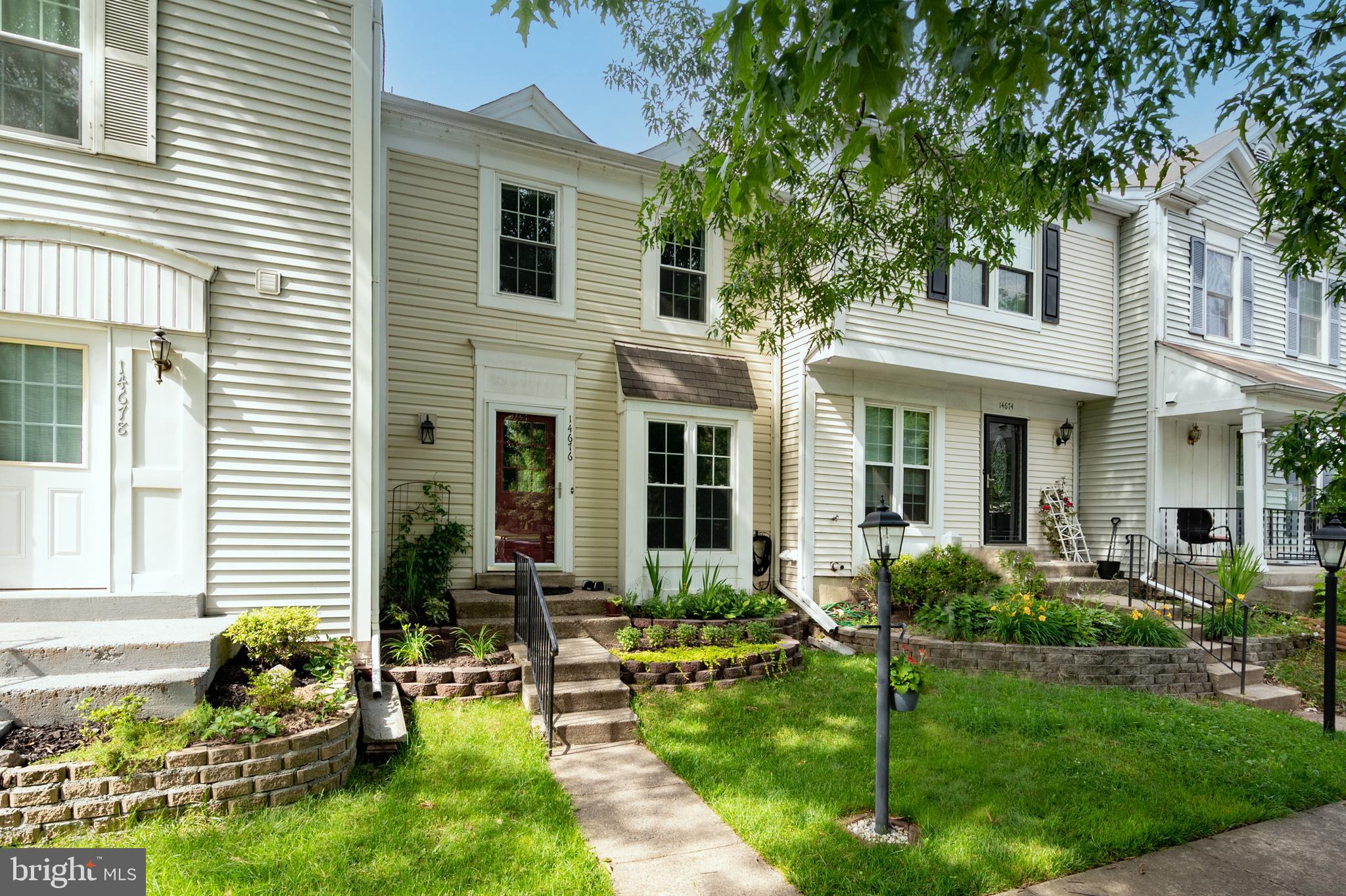 14676 Basingstoke Loop Centreville, VA 20120 - Photo 3 of 39 EXTERIOR FRONT 2