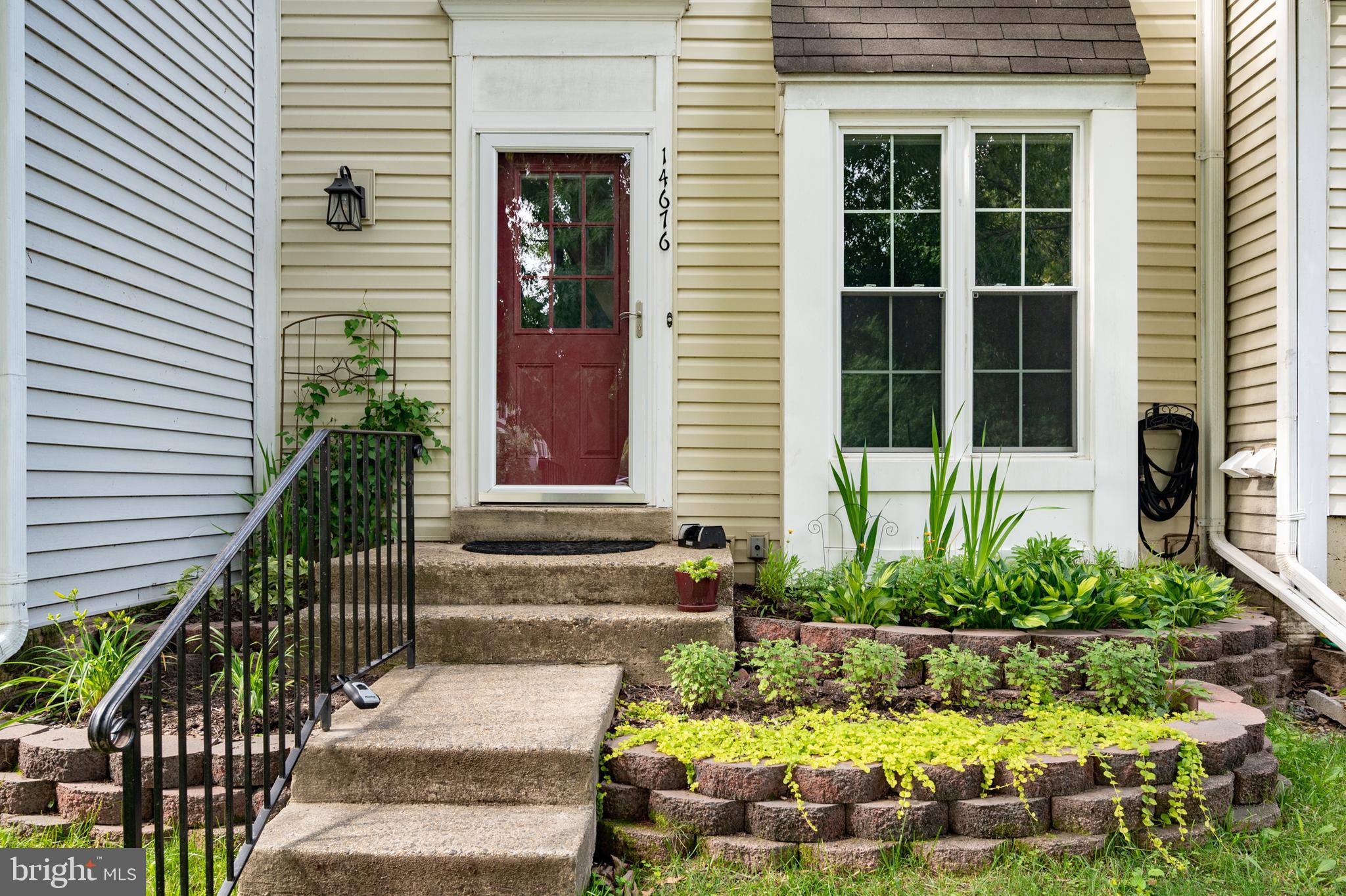 14676 Basingstoke Loop Centreville, VA 20120 - Photo 4 of 39 EXTERIOR FRONT 3