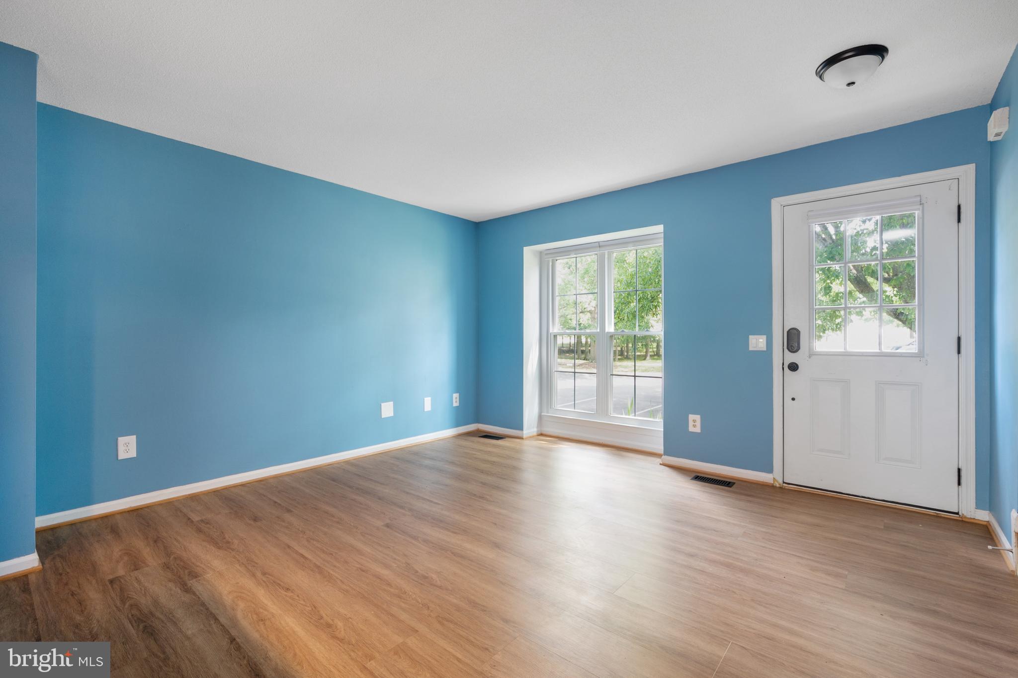 14676 Basingstoke Loop Centreville, VA 20120 - Photo 7 of 39 LIVING ROOM 3