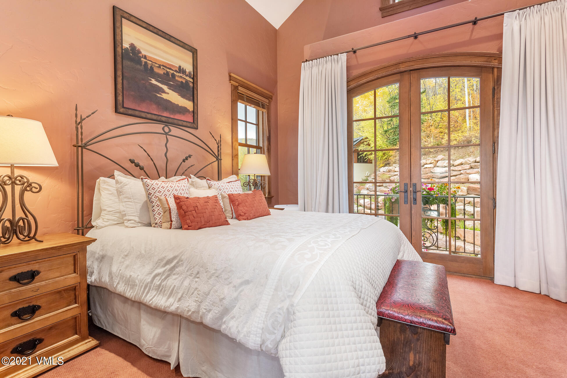 559 Eagle Drive Eagle-Vail, CO 81620 - Photo 33 of 50 a bedroom with a large bed and a window