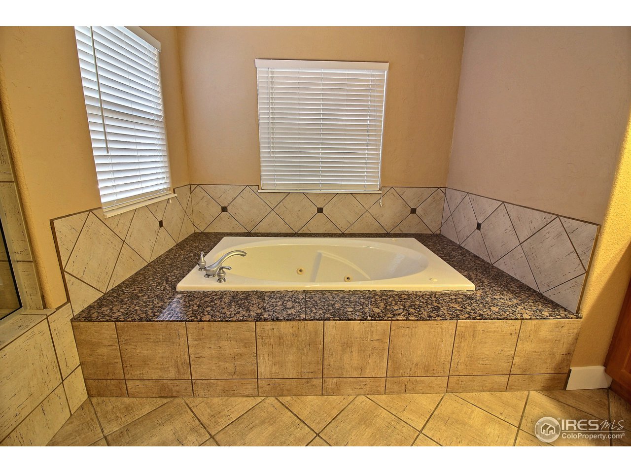 7700 Poudre River Road Greeley, CO 80634 - Photo 24 of 40 Jetted Bath Tub