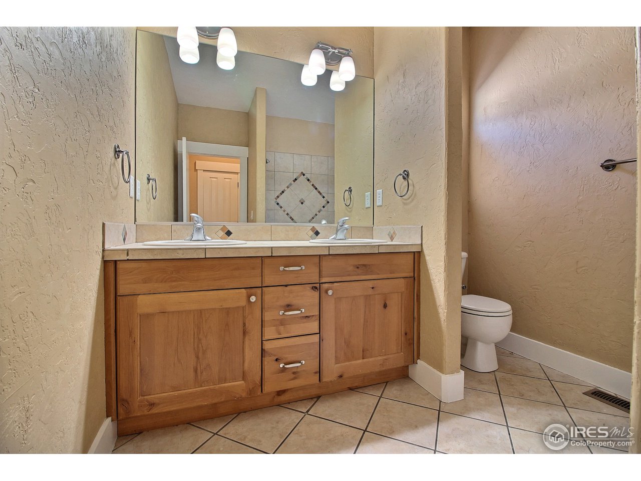 7700 Poudre River Road Greeley, CO 80634 - Photo 30 of 40 Shared Bathroom