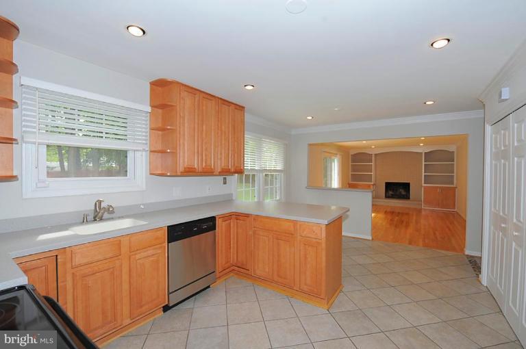 13215 Rippling Brook Drive Silver Spring, MD 20906 - Photo 7 of 30 Kitchen/Family Room