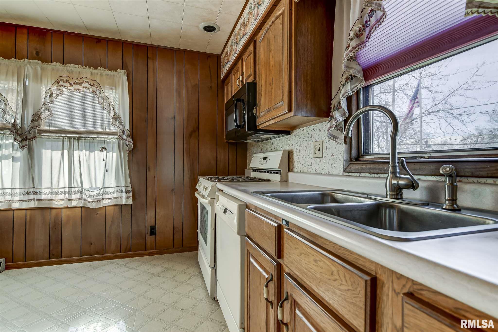 2202 Grandview Avenue Springfield, IL 62702 - Photo 11 of 33