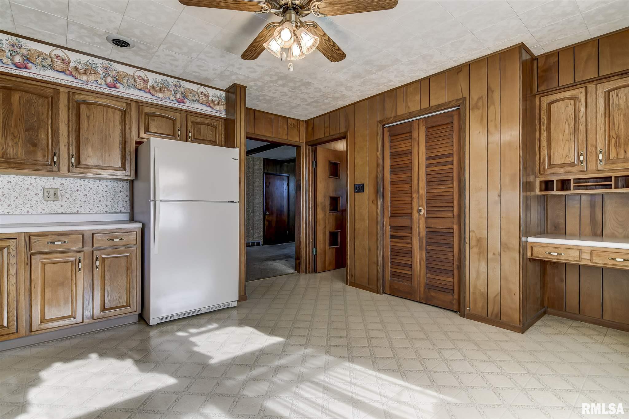 2202 Grandview Avenue Springfield, IL 62702 - Photo 9 of 33