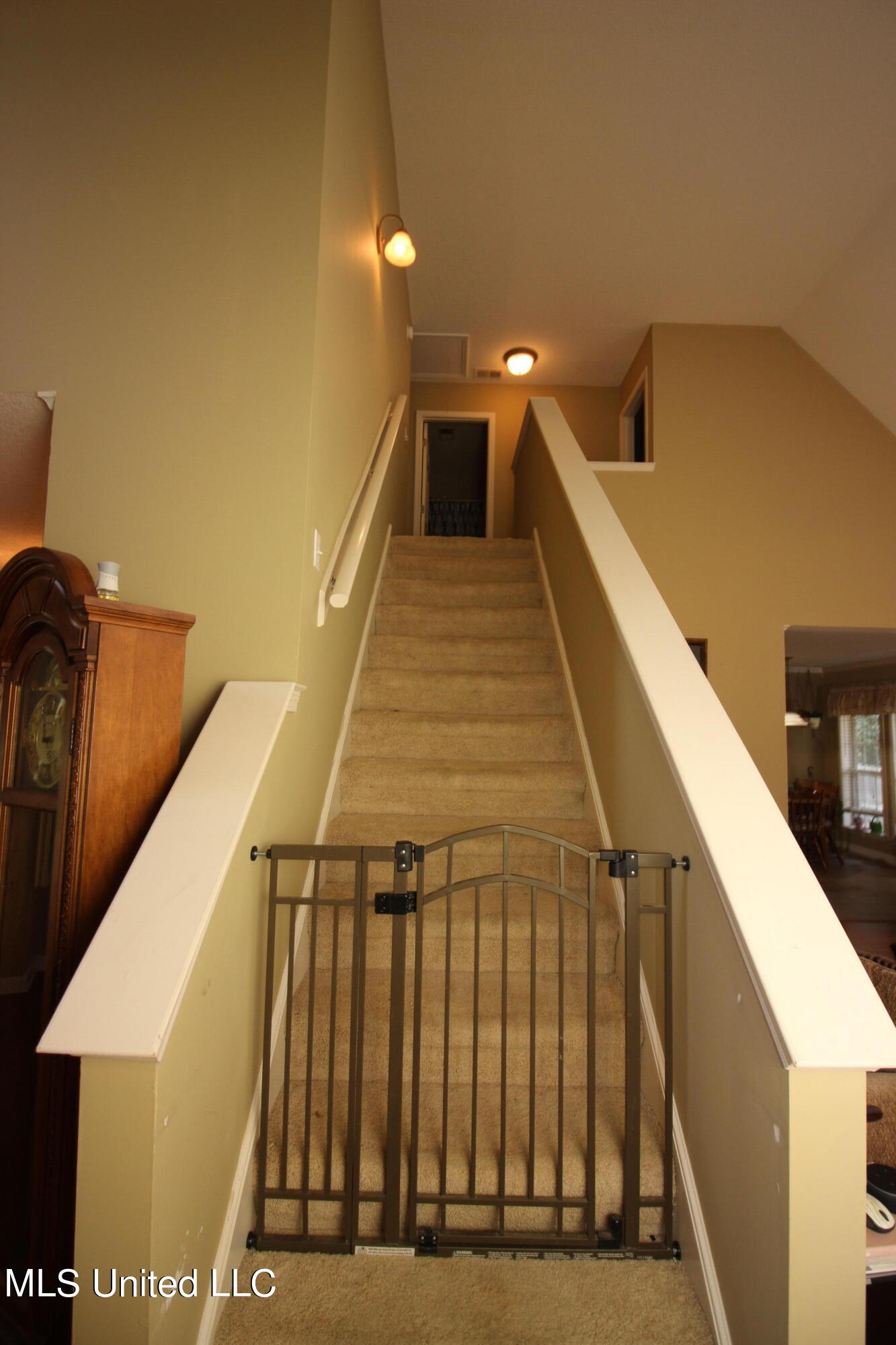 2483 Tragg Avenue Hernando, MS 38632 - Photo 11 of 43 Staircase open to great room