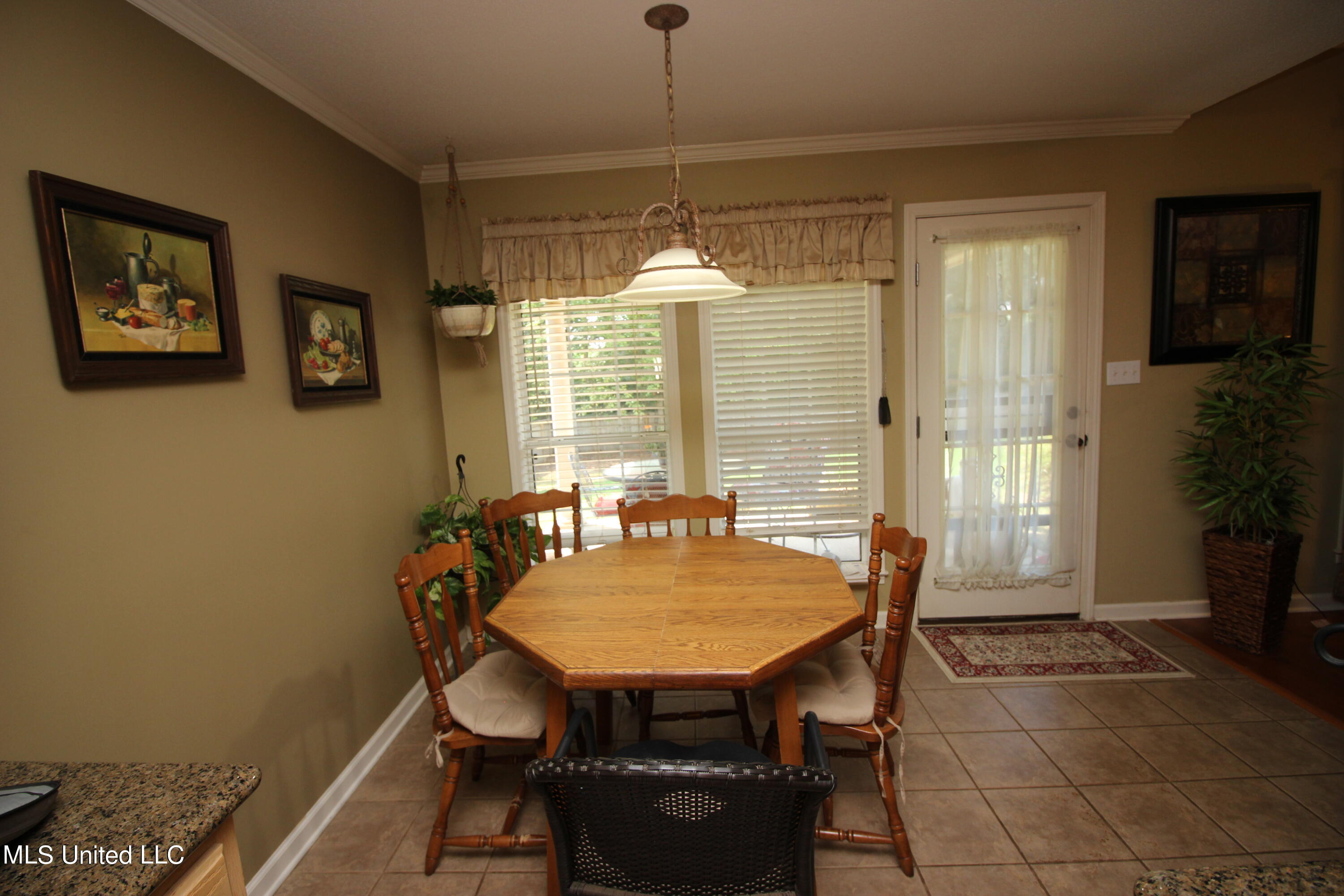 2483 Tragg Avenue Hernando, MS 38632 - Photo 17 of 43 Breakfast Area