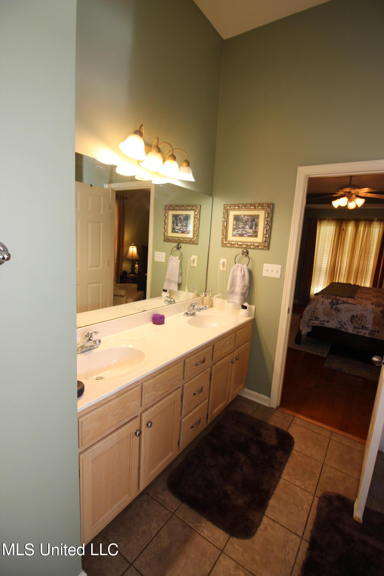 2483 Tragg Avenue Hernando, MS 38632 - Photo 25 of 43 His & Her Sinks