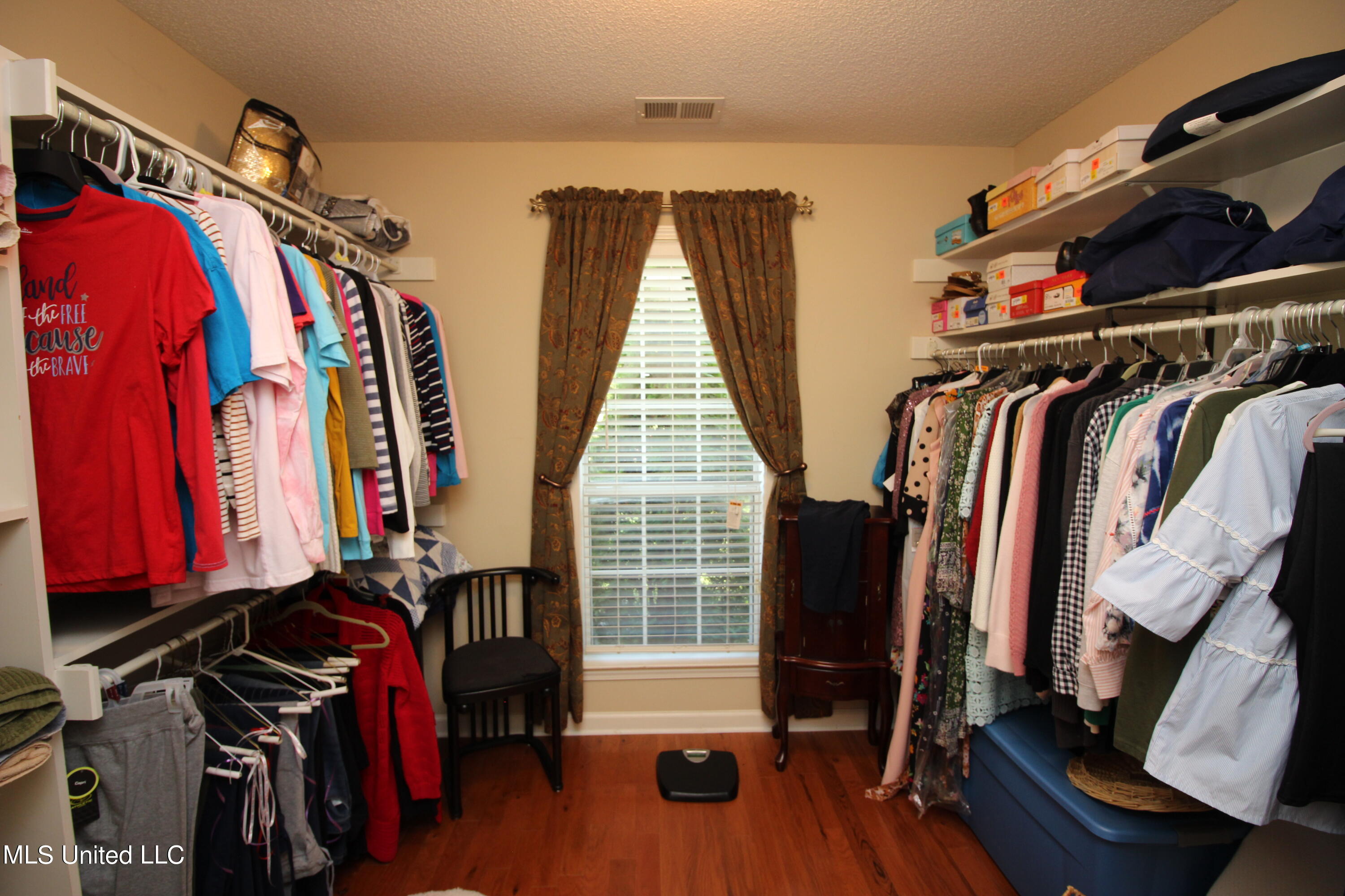 2483 Tragg Avenue Hernando, MS 38632 - Photo 28 of 43 Walk in closet