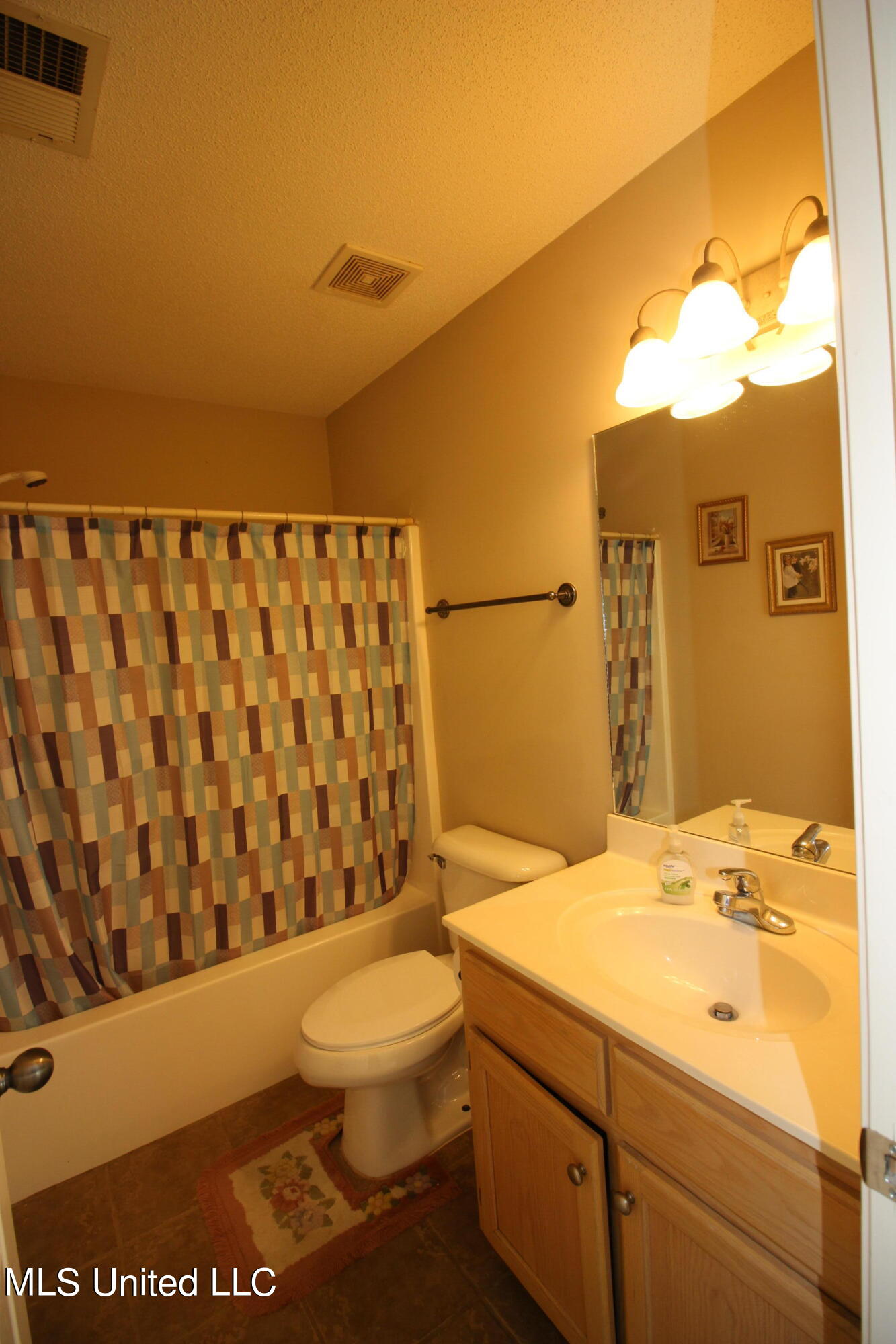 2483 Tragg Avenue Hernando, MS 38632 - Photo 33 of 43 Second Full Bathroom