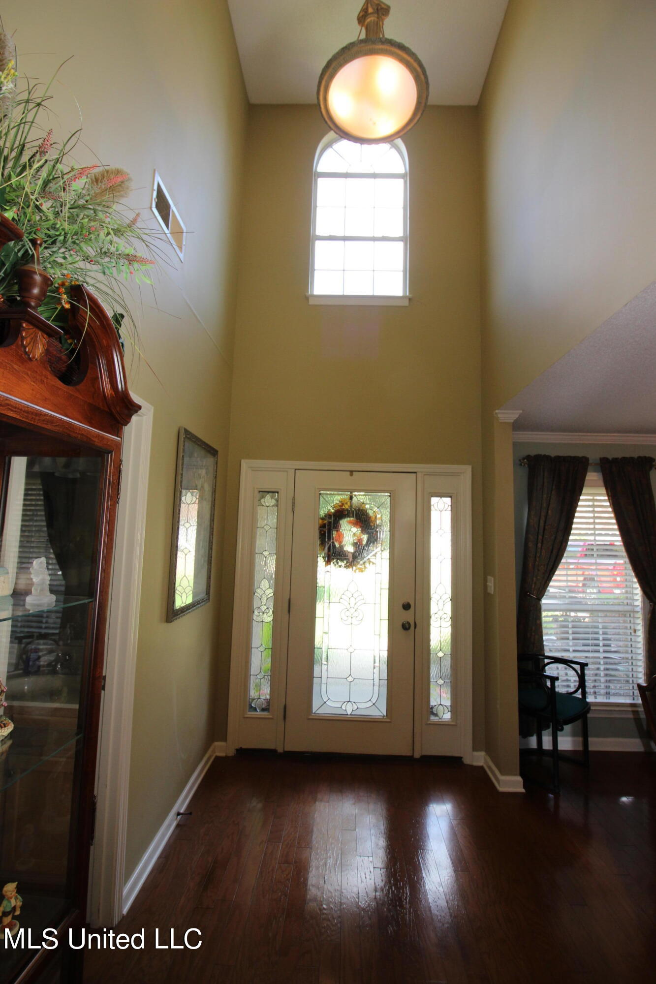 2483 Tragg Avenue Hernando, MS 38632 - Photo 4 of 43 Entry with hardwood