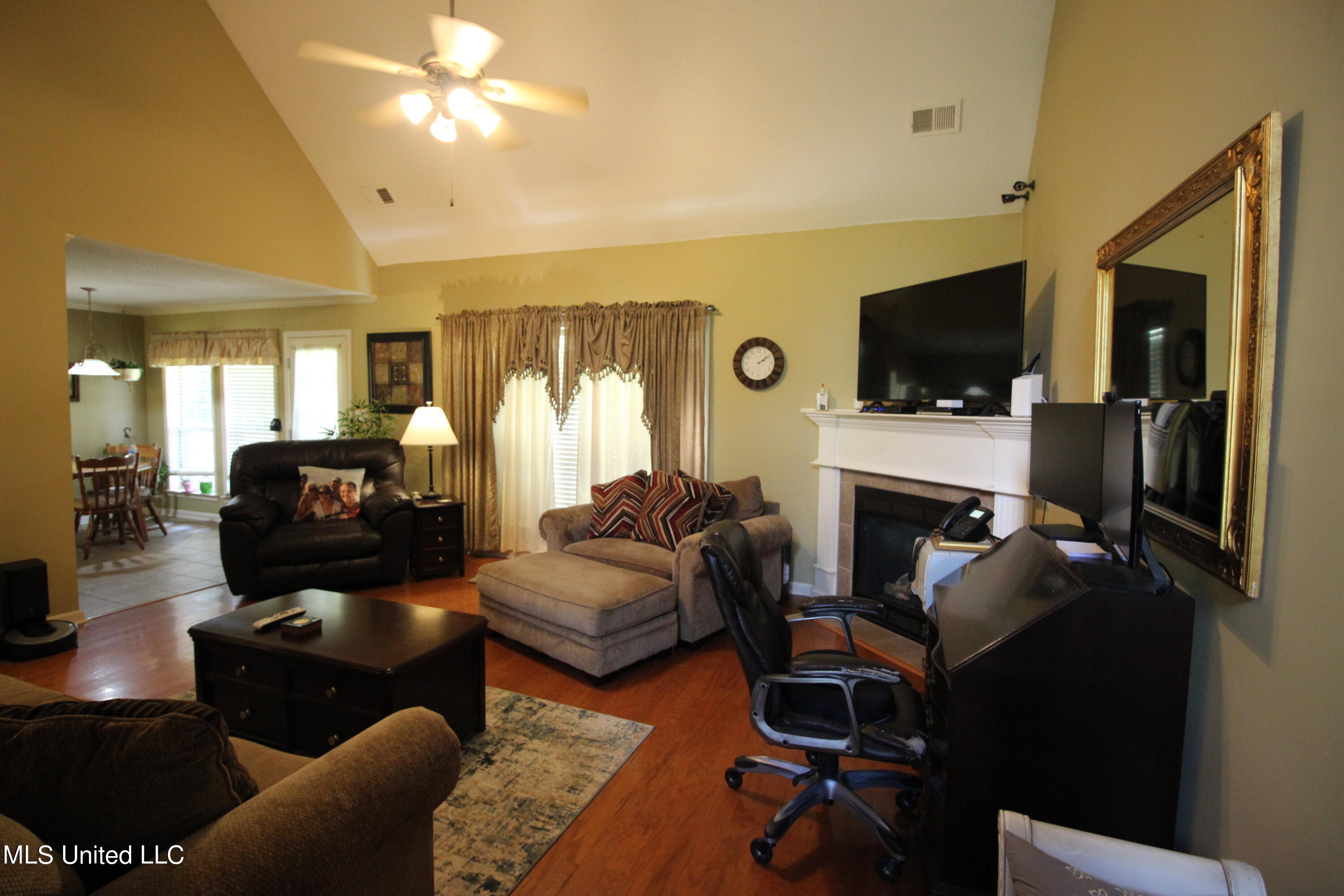 2483 Tragg Avenue Hernando, MS 38632 - Photo 7 of 43 Gas Log Fireplace