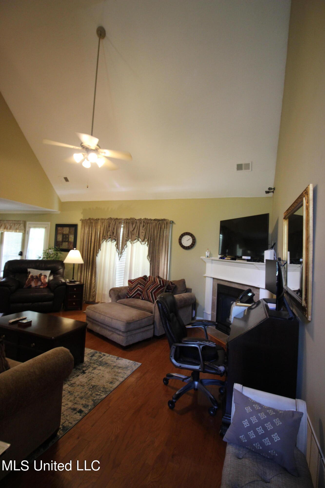 2483 Tragg Avenue Hernando, MS 38632 - Photo 8 of 43 Vaulted Ceiling in Great Room