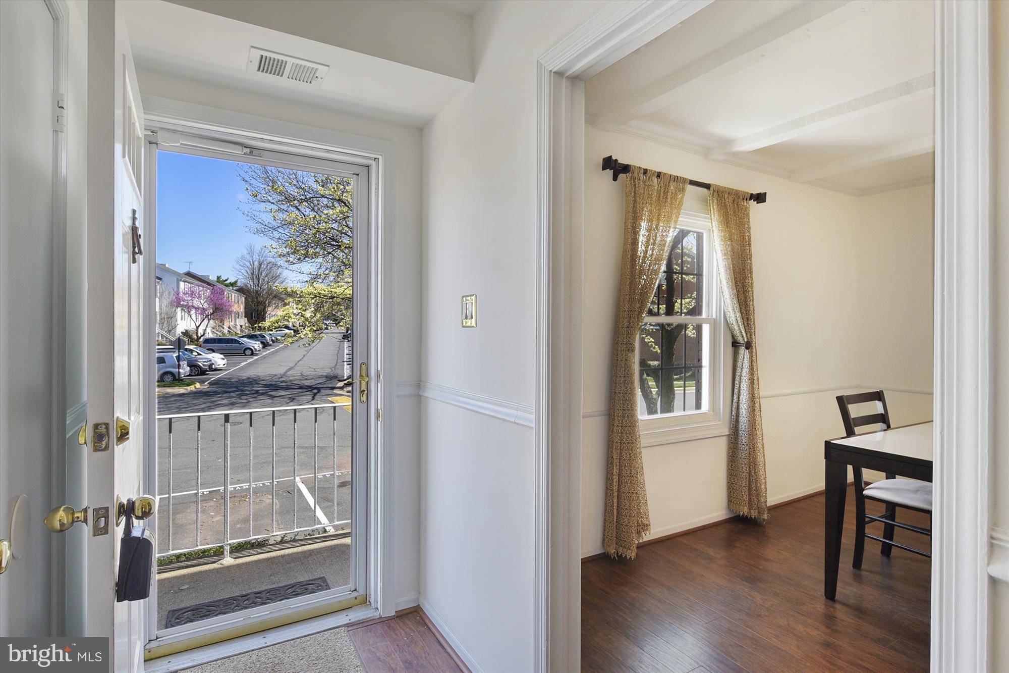 14557 Golden Oak Road Centreville, VA 20121 - Photo 2 of 21 Foyer