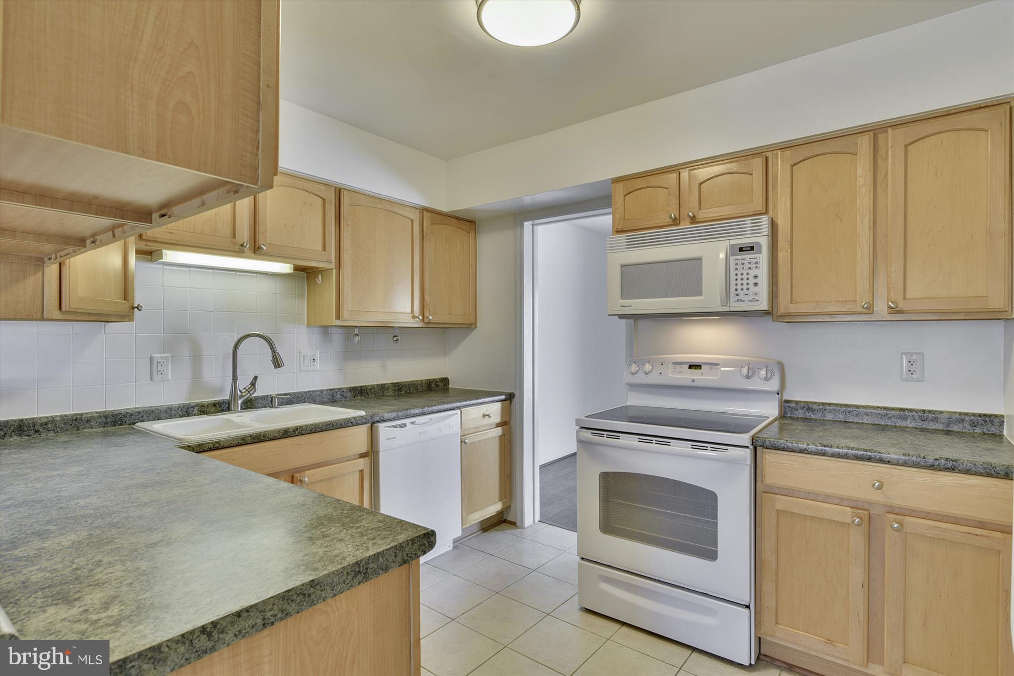14557 Golden Oak Road Centreville, VA 20121 - Photo 5 of 21 Kitchen