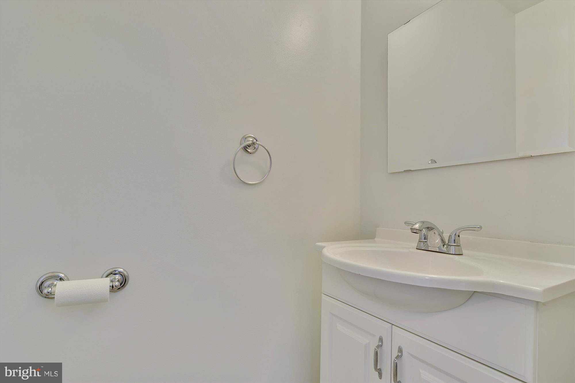 14557 Golden Oak Road Centreville, VA 20121 - Photo 9 of 21 Powder Room