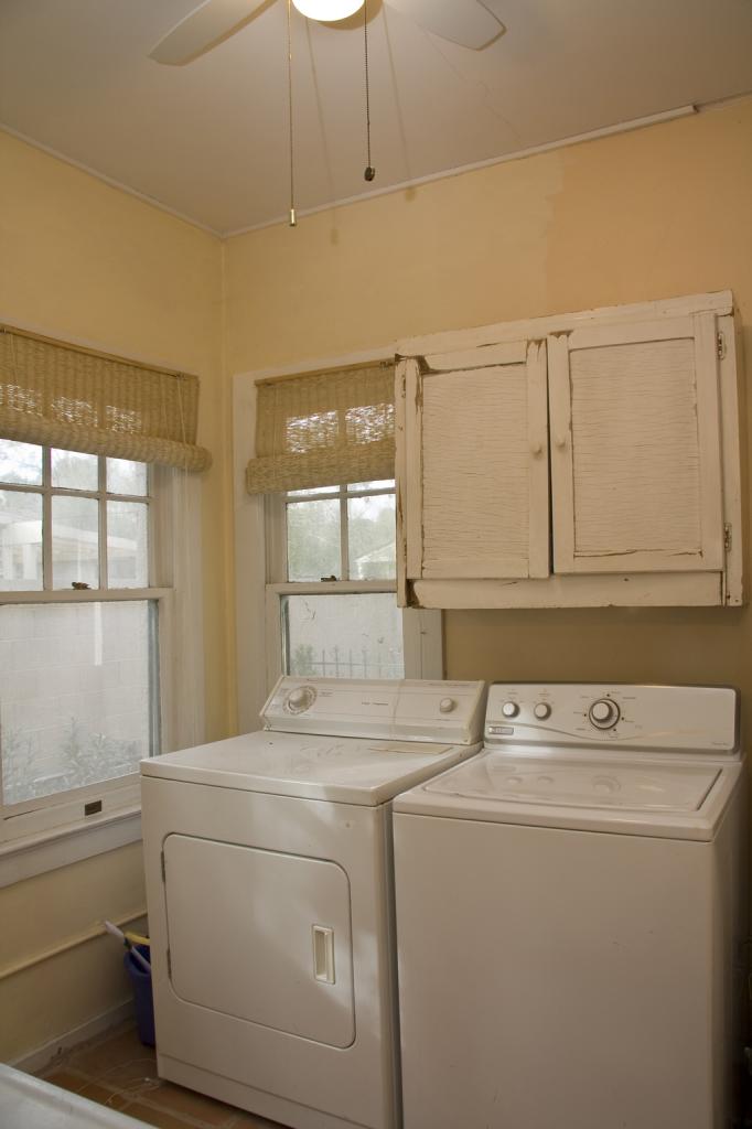 124 West Almeria Road Phoenix, AZ 85003 - Photo 11 of 18 Laundry Room