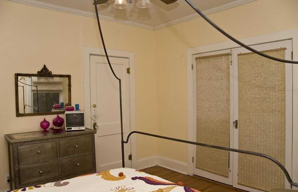 124 West Almeria Road Phoenix, AZ 85003 - Photo 14 of 18 Opens to a sitting rm/or bed 3