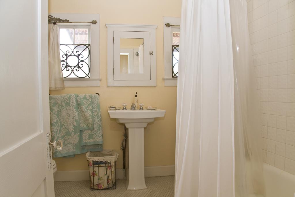 124 West Almeria Road Phoenix, AZ 85003 - Photo 15 of 18 Bath 2
