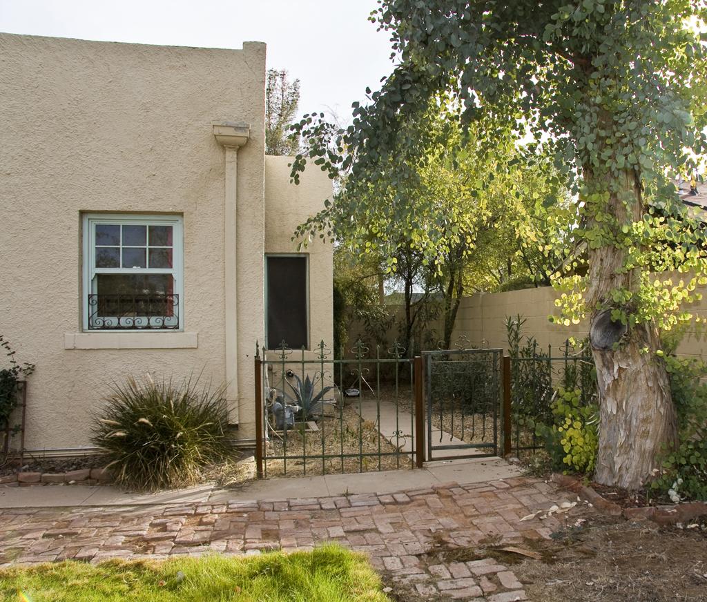124 West Almeria Road Phoenix, AZ 85003 - Photo 18 of 18 Side Garden