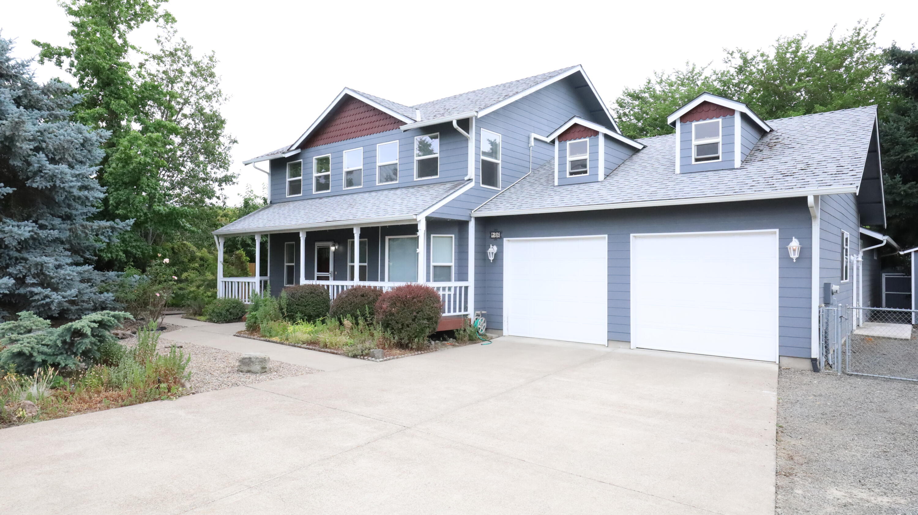 136 Lucas Court Eagle Point, OR 97524 - Photo 1 of 18 Front