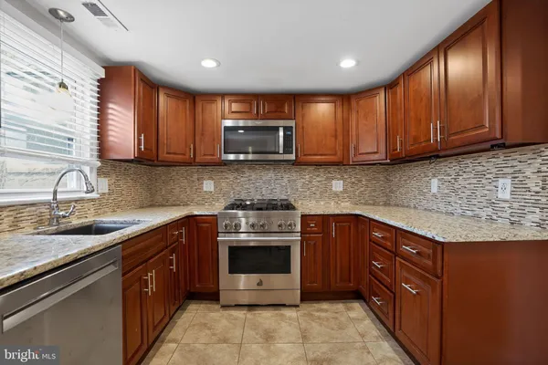 $2,200 | 226 North Patrick Street, Unit 2, Alexandria, VA 22314