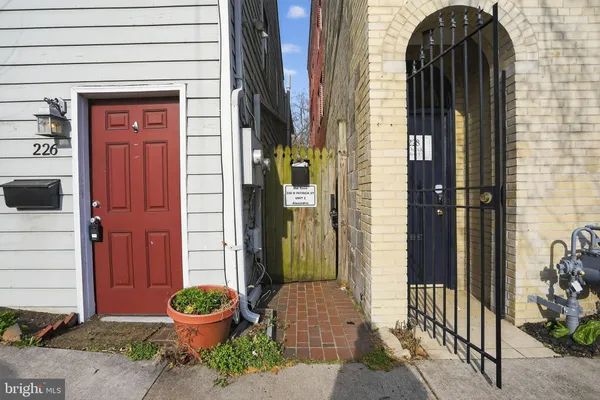 $2,200 | 226 North Patrick Street, Unit 2, Alexandria, VA 22314