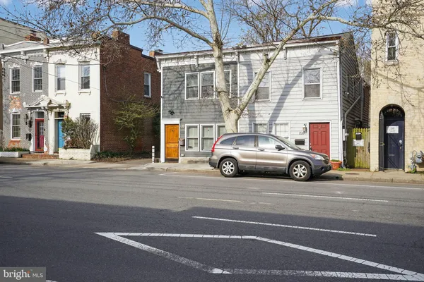 $2,200 | 226 North Patrick Street, Unit 2, Alexandria, VA 22314