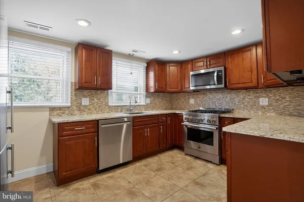 $2,200 | 226 North Patrick Street, Unit 2, Alexandria, VA 22314