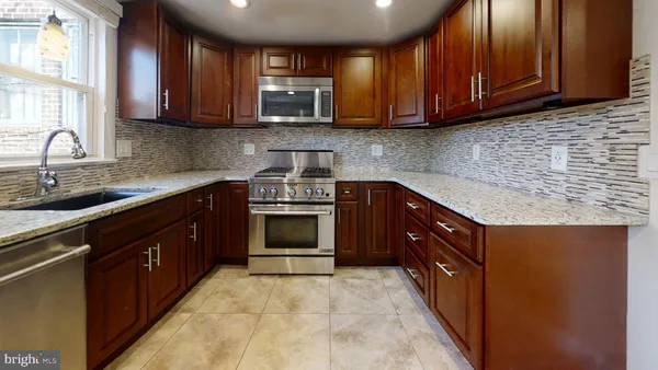 $2,200 | 226 North Patrick Street, Unit 2, Alexandria, VA 22314