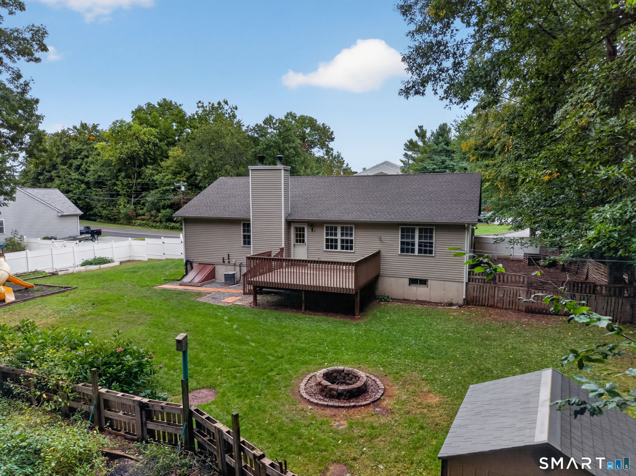 1137 Ridgewood Road Middletown, CT 06457 - Photo 33 of 37 Gallery Image 33