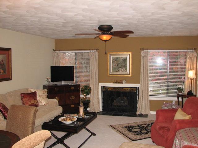 2411 Post Oak Road Salem, VA 24153 - Photo 2 of 29 living room