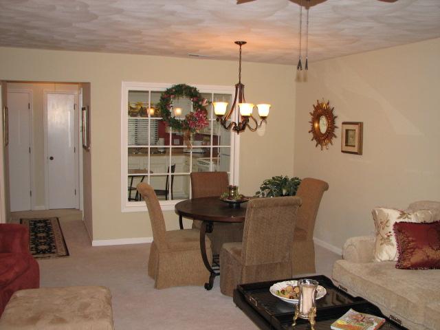 2411 Post Oak Road Salem, VA 24153 - Photo 21 of 29 living room