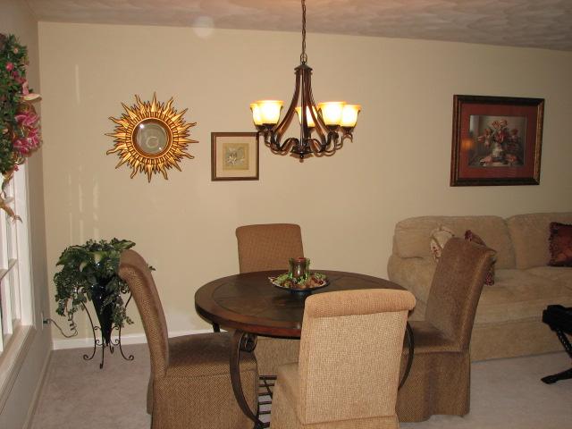 2411 Post Oak Road Salem, VA 24153 - Photo 6 of 29 dining area