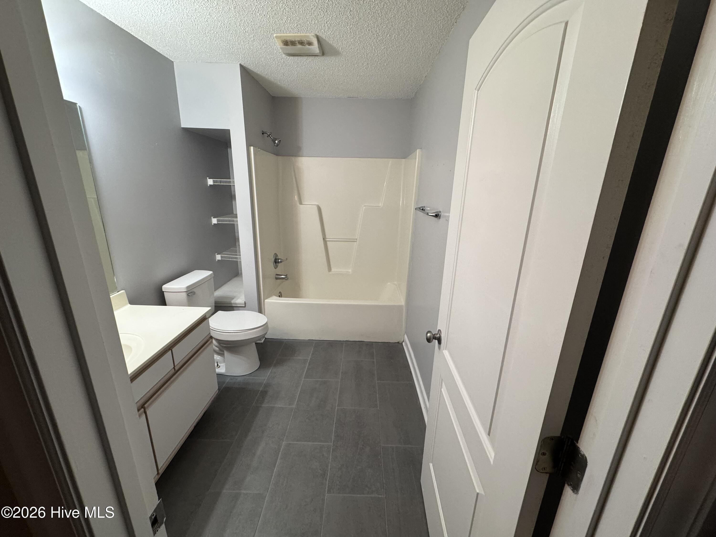 1471 Worthington Road, Unit B Greenville, NC 27858 - Photo 4 of 7 IMG_8043