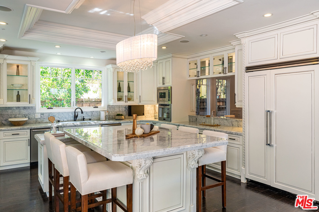 806 Iliff Street Pacific Palisades, CA 90272 - Photo 12 of 44