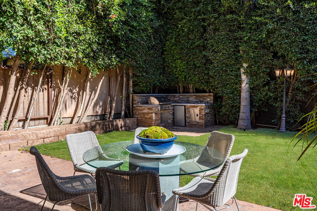 806 Iliff Street Pacific Palisades, CA 90272 - Photo 22 of 44