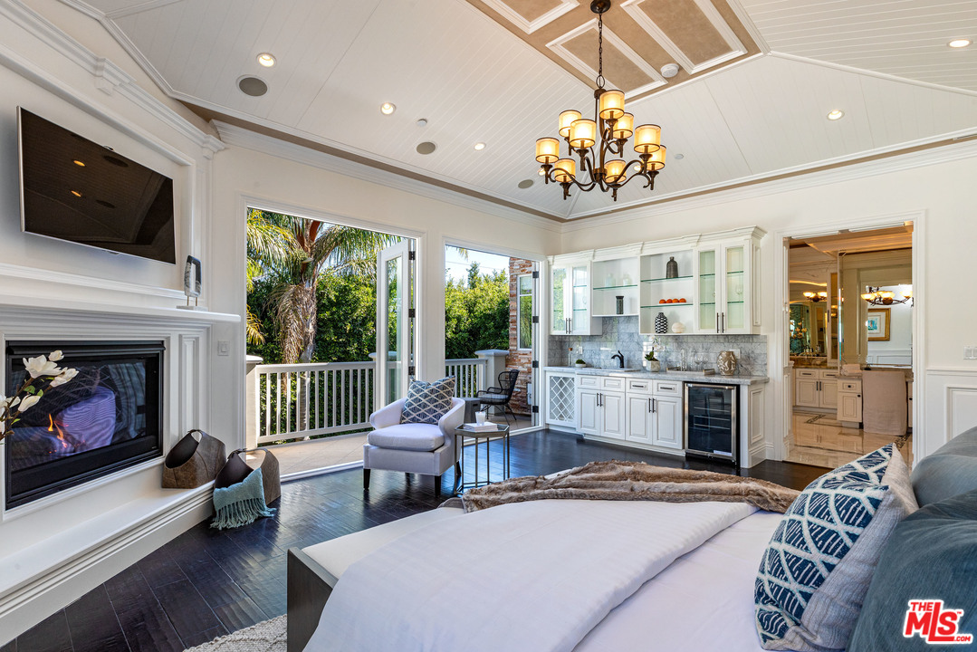 806 Iliff Street Pacific Palisades, CA 90272 - Photo 28 of 44