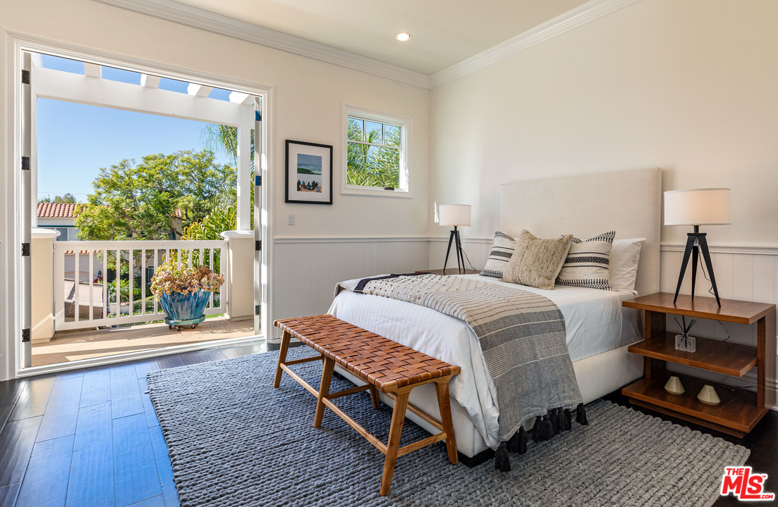 806 Iliff Street Pacific Palisades, CA 90272 - Photo 35 of 44