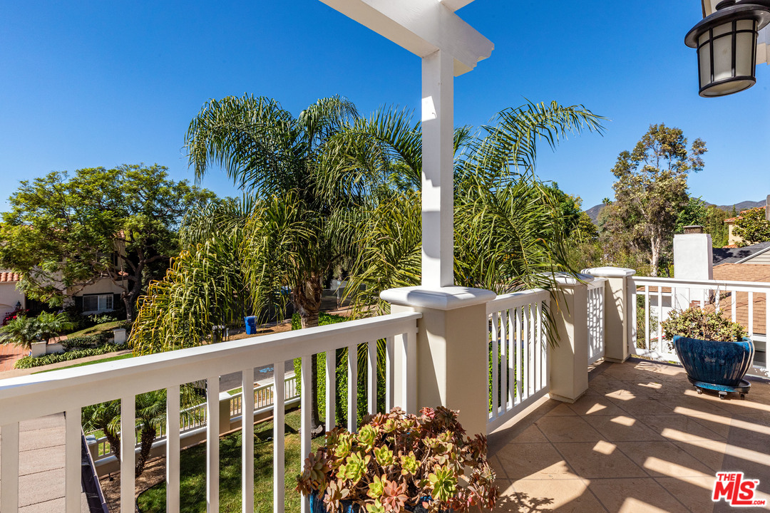 806 Iliff Street Pacific Palisades, CA 90272 - Photo 36 of 44